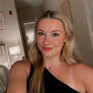 Meet your Posher, Elise